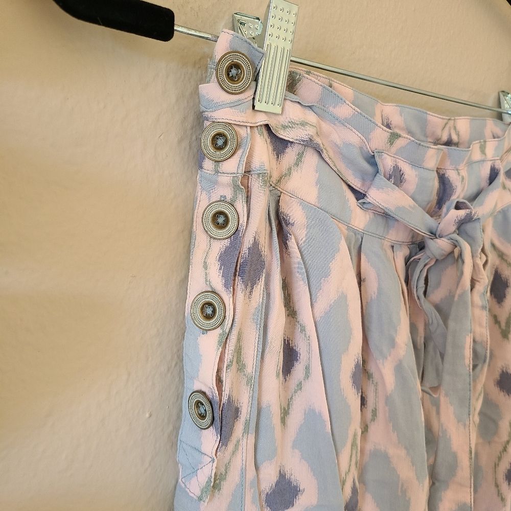 Stylish Patterned Cropped Pants - Picture 7 of 11